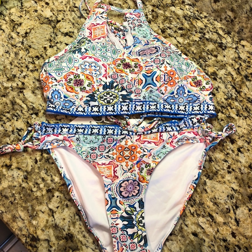 NWT L Cupshe 2 piece swimsuit.